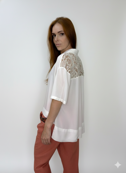 Camisa com pala nas costas