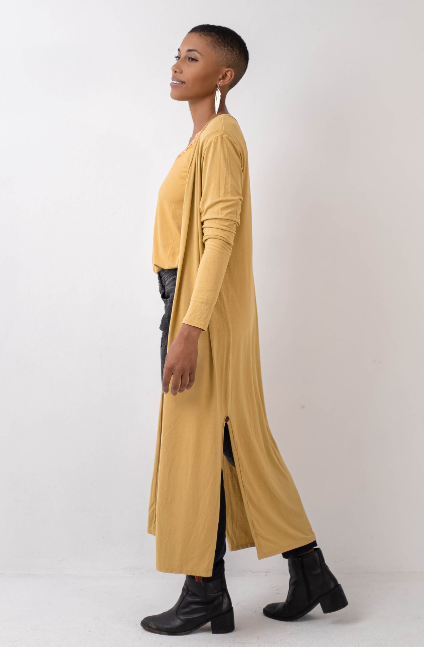 Cardigan com fendas laterais