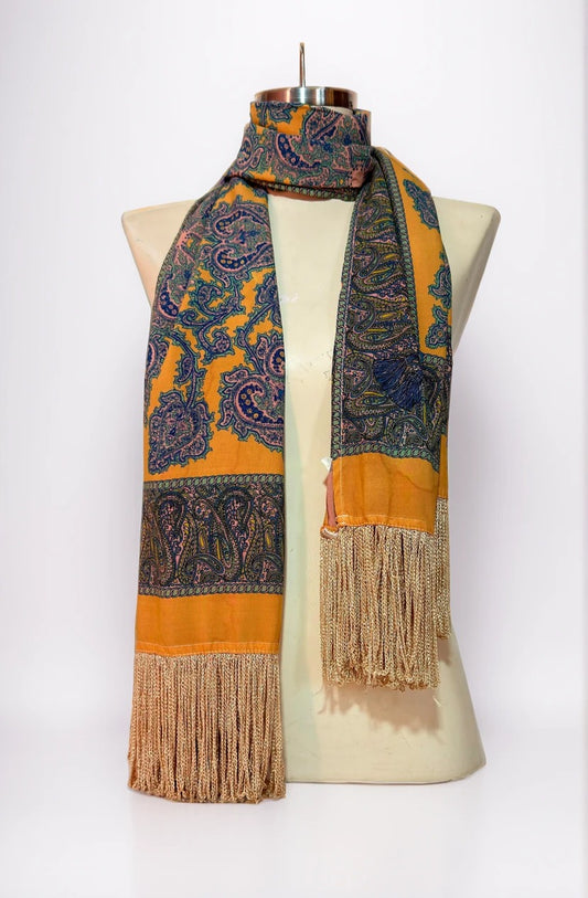 Echarpe em seda com franjas