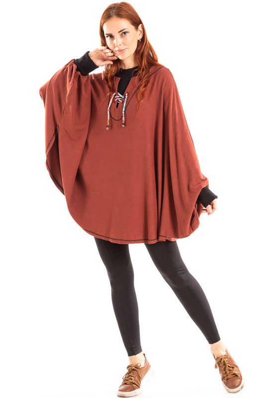 Poncho com cordão de crochê no decote