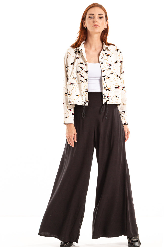 Calça pantalona com bolsos