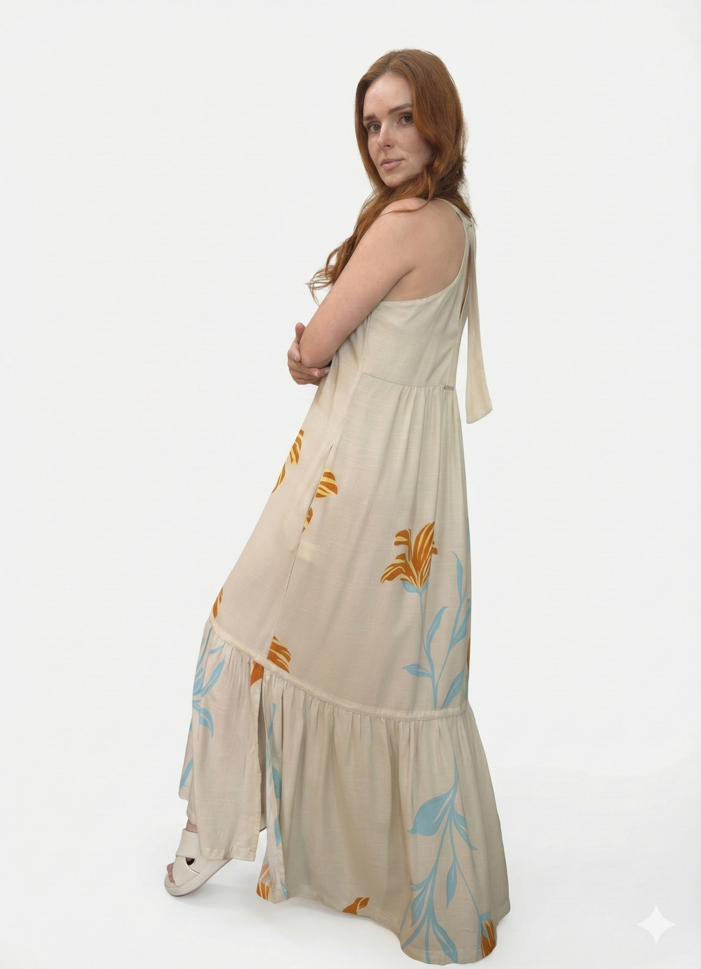 Vestido com ajuste no pescoço e estampa limitada