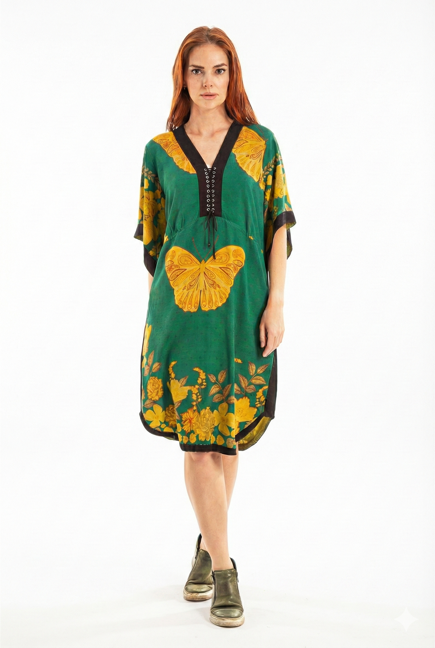 Vestido curto estampado com detalhes lisos