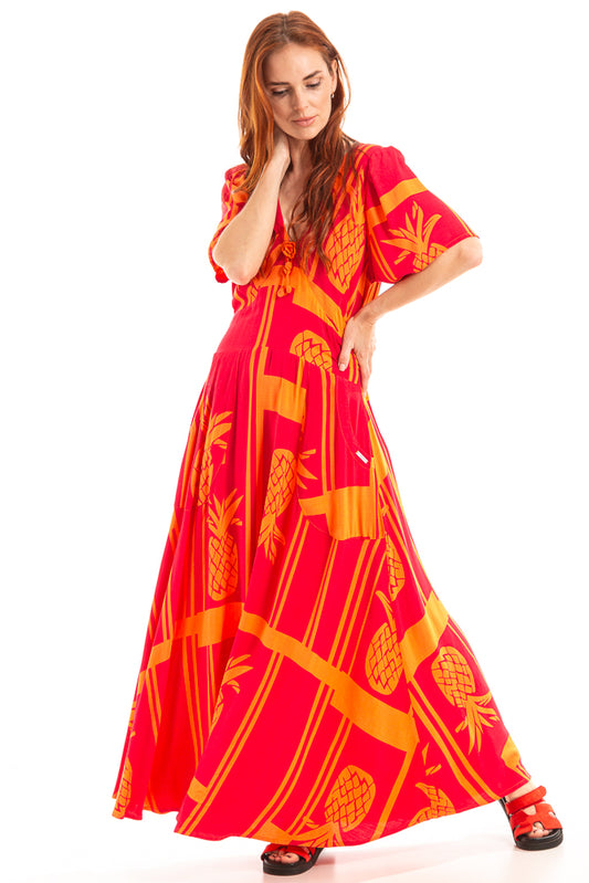 Vestido longo com bolsos externos e detalhe de flor de crochê