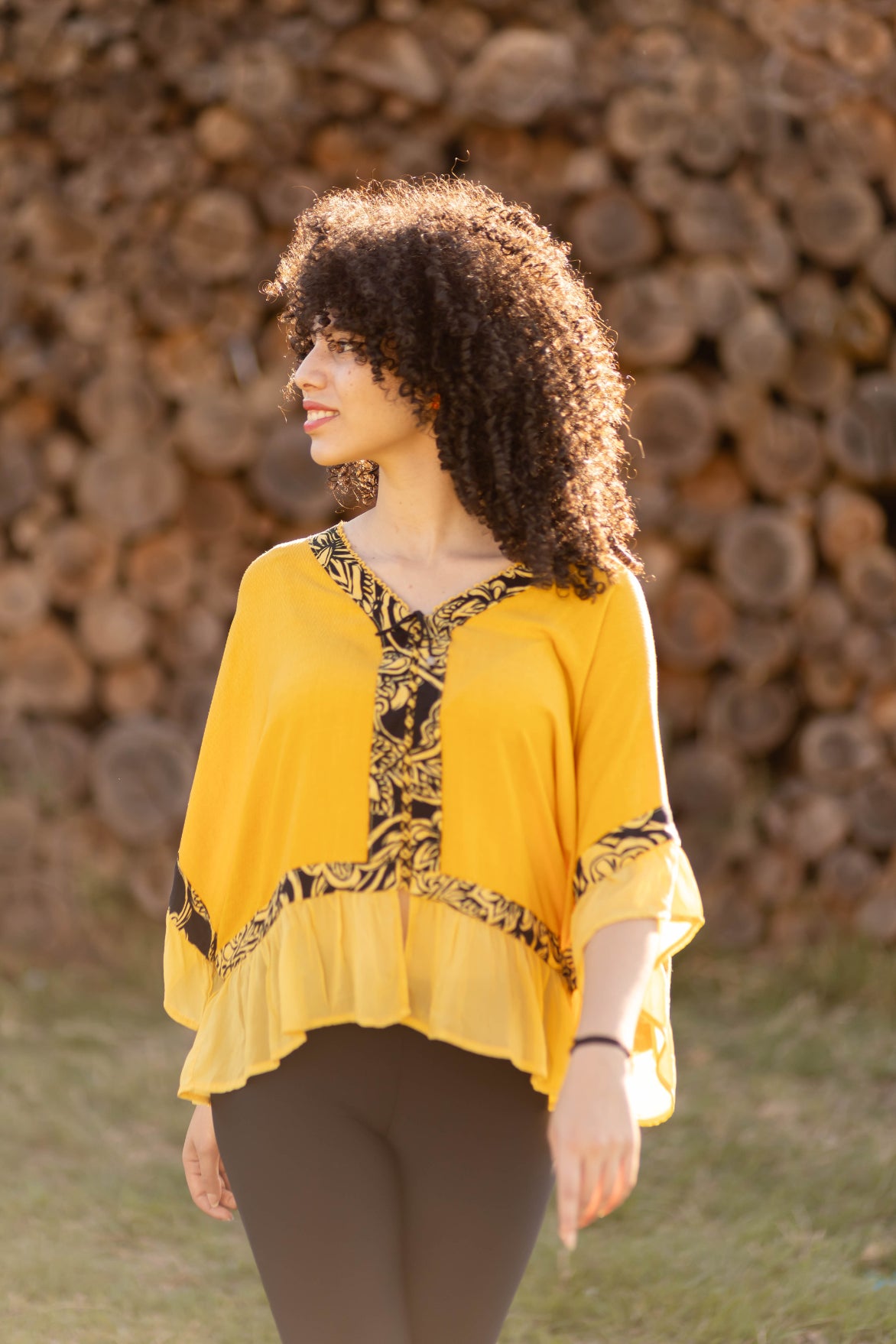 Bata com babados nas mangas e barra