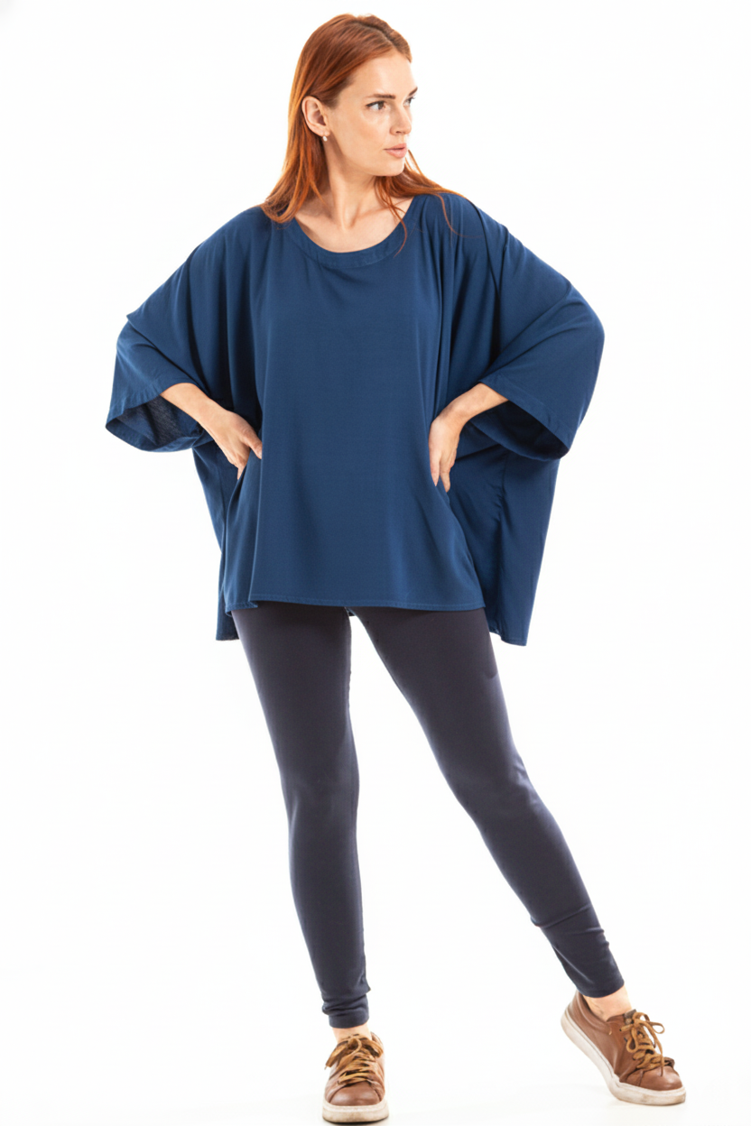 Bata com decote redondo e abertura nas costas