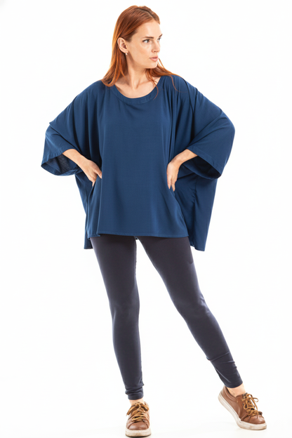 Bata com decote redondo e abertura nas costas