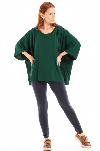 Bata com decote redondo e abertura nas costas