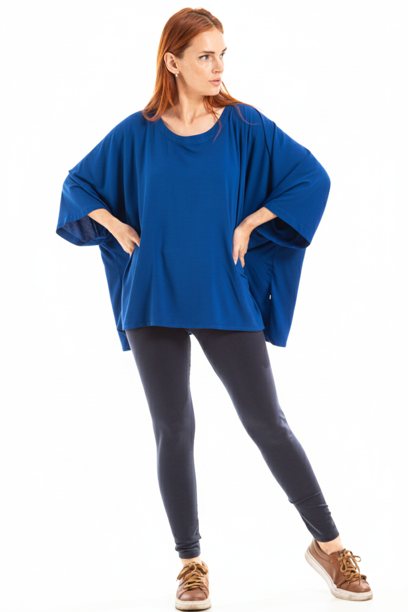 Bata com decote redondo e abertura nas costas