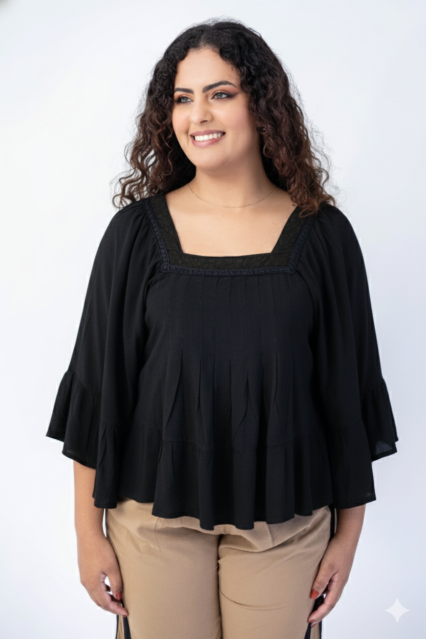 Blusa com decote quadrado e manga com babado