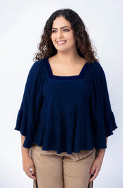 Blusa com decote quadrado e manga com babado