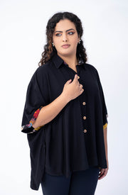 Blusa com detalhes estampados