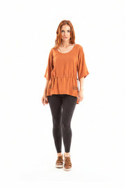 Blusa com manga 3/4 e cordão de crochê e pinturas à mão