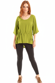 Blusa com manga 3/4 e cordão de crochê e pinturas à mão