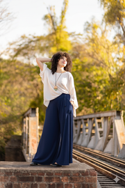 Calça pantalona com ajuste na cintura