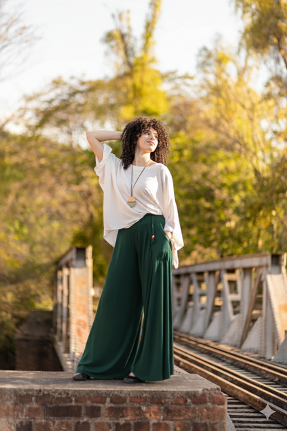 Calça pantalona com ajuste na cintura