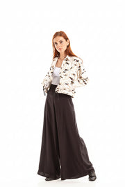 Calça pantalona com bolsos