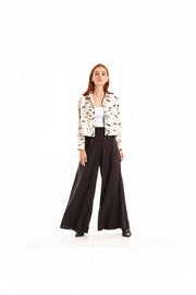 Calça pantalona com bolsos