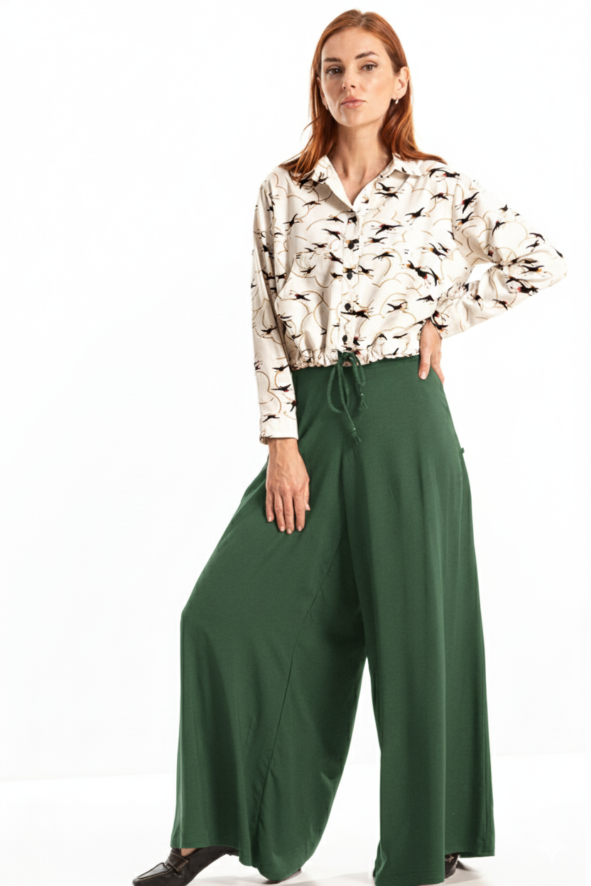 Calça pantalona com bolsos
