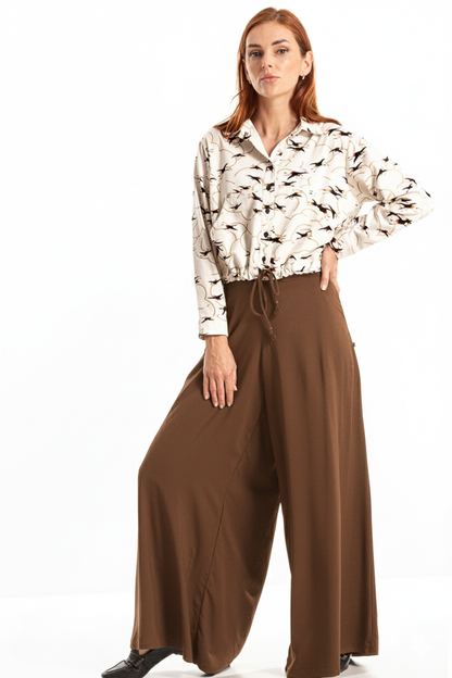 Calça pantalona com bolsos
