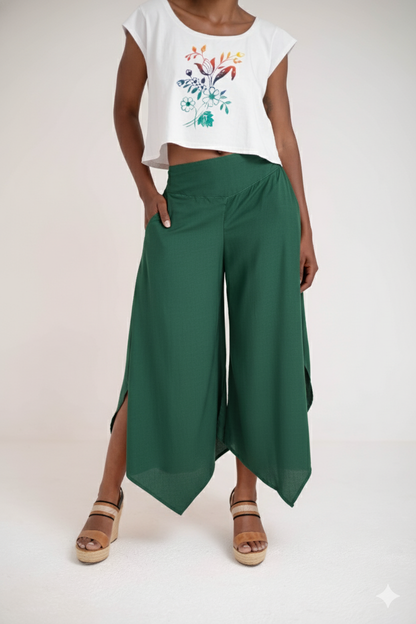 Calça tipo pantacourt com bolsos laterais