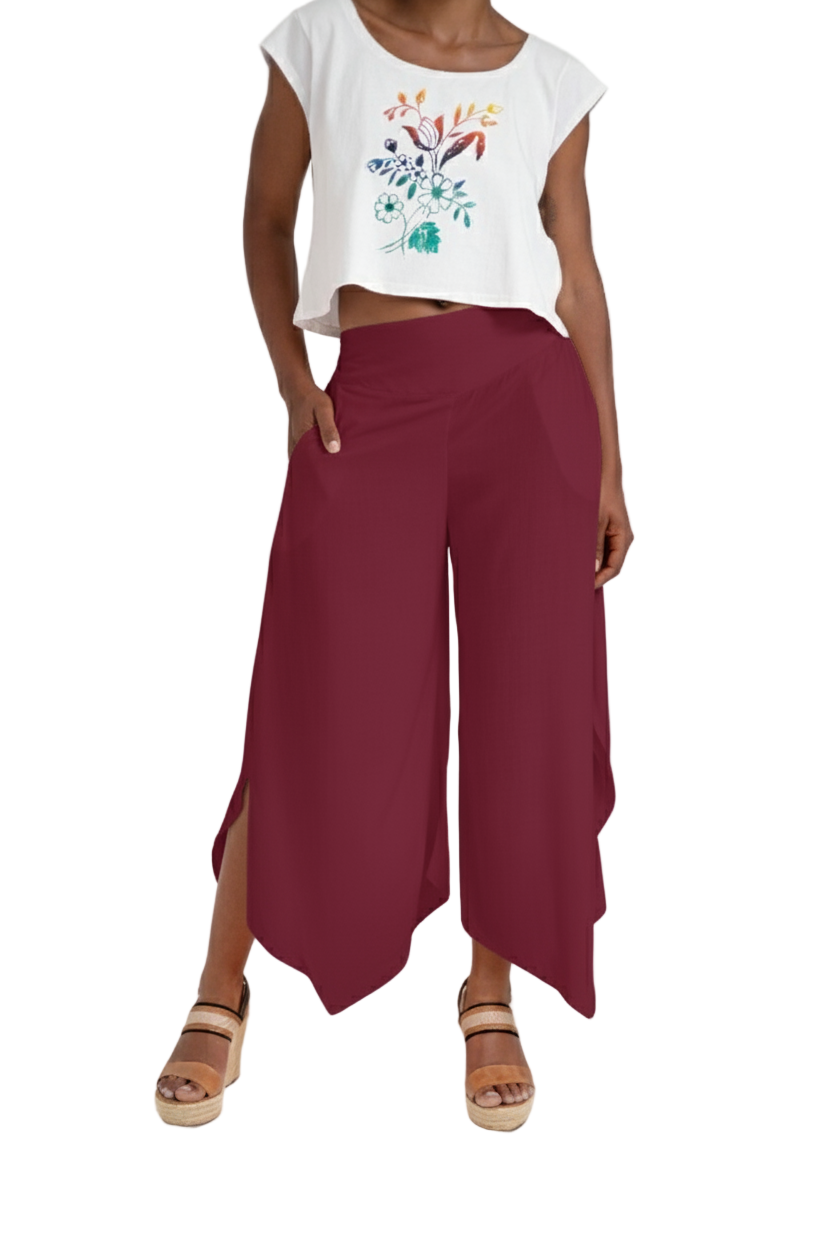 Calça tipo pantacourt com bolsos laterais