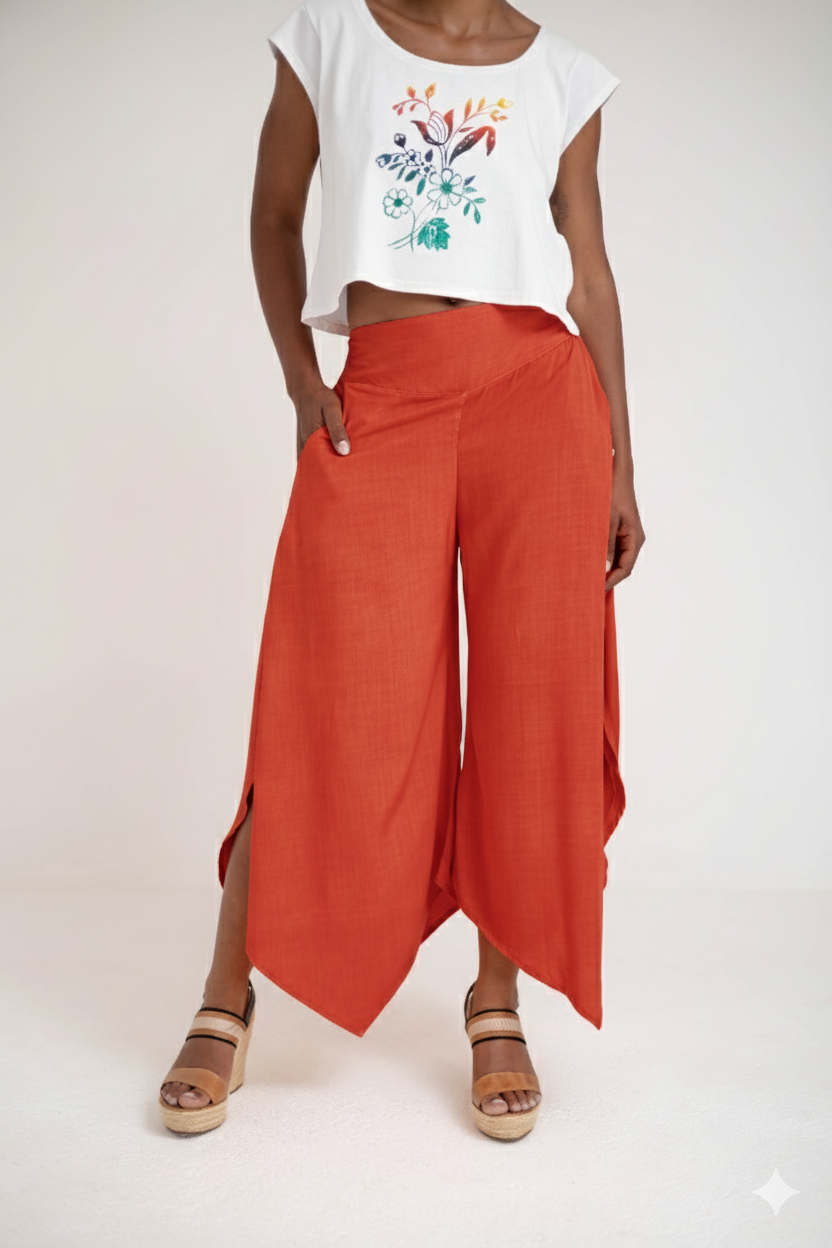 Calça tipo pantacourt com bolsos laterais