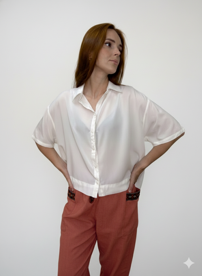 Camisa com pala nas costas