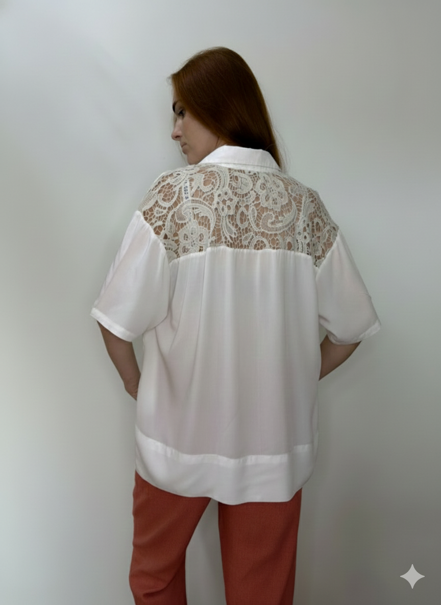 Camisa com pala nas costas