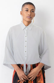Camisa mullet com botoes e amarracao frontal