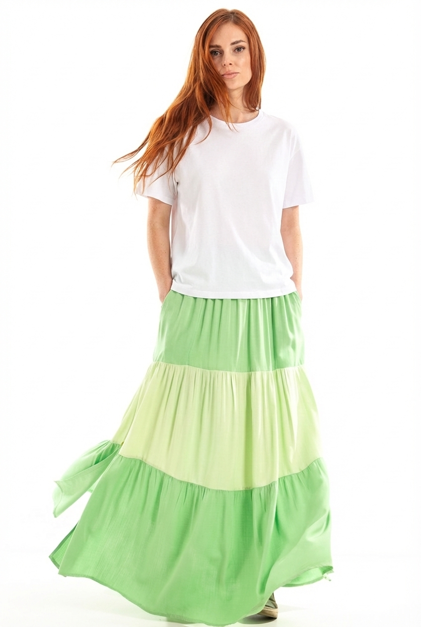 Saia com babados e cordão de crochê