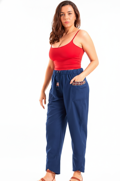 Calça com bolsos laterais