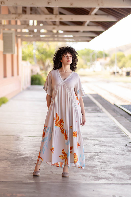 Vestido longo com decote V e estampa limitada