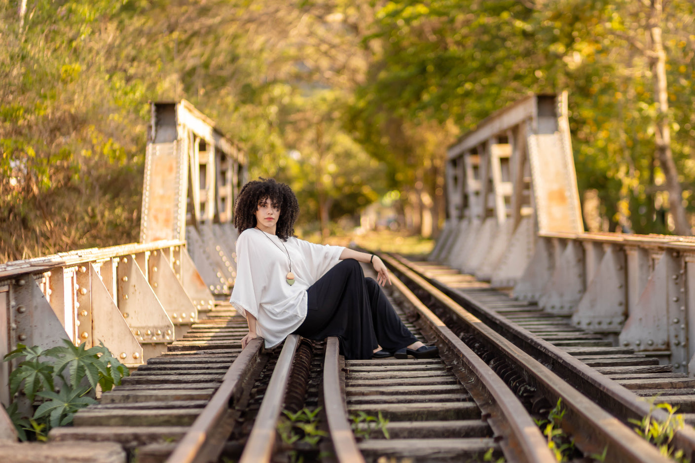 Calça pantalona com ajuste na cintura