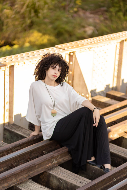 Calça pantalona com ajuste na cintura