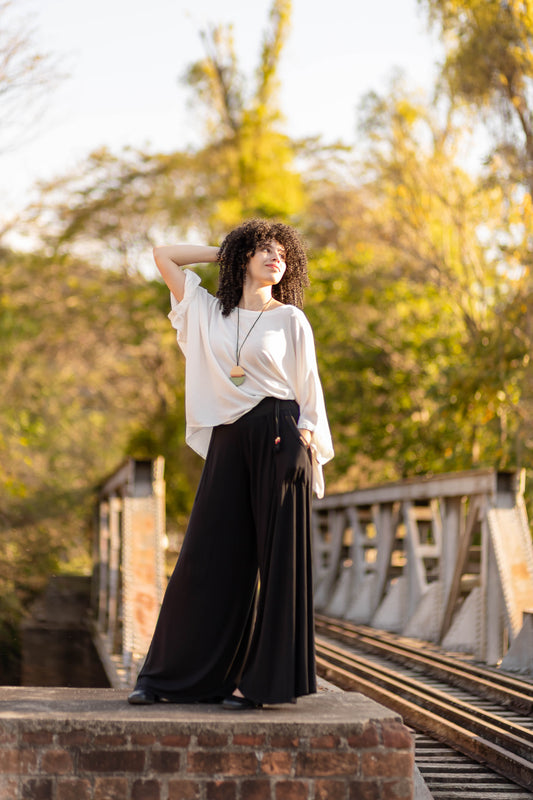 Calça pantalona com ajuste na cintura