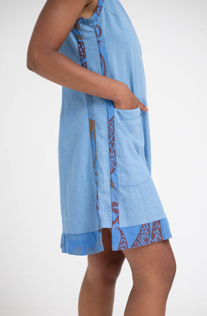 Vestido tubo curto em linho com detalhes estampados