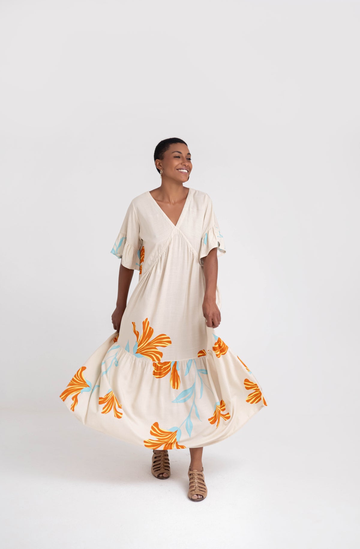 Vestido longo com decote V e estampa limitada