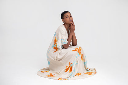 Vestido longo com decote V e estampa limitada