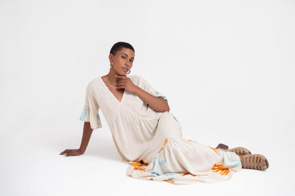 Vestido longo com decote V e estampa limitada