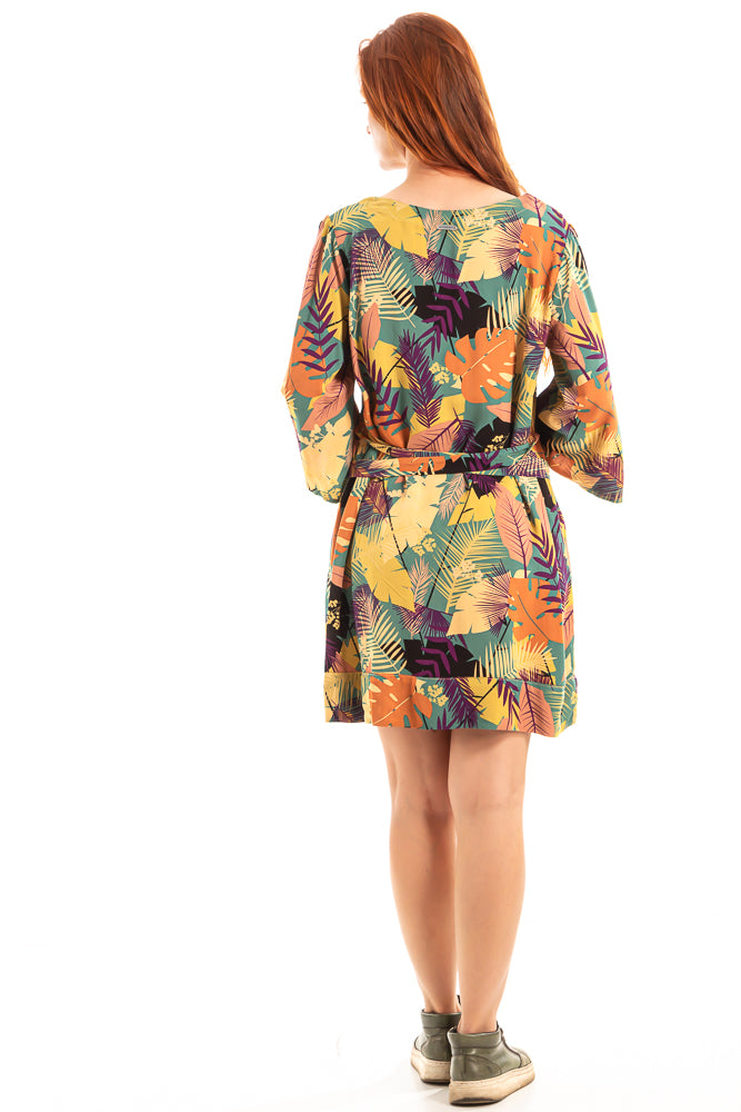 Vestido estampado com decote V e mangas abertas