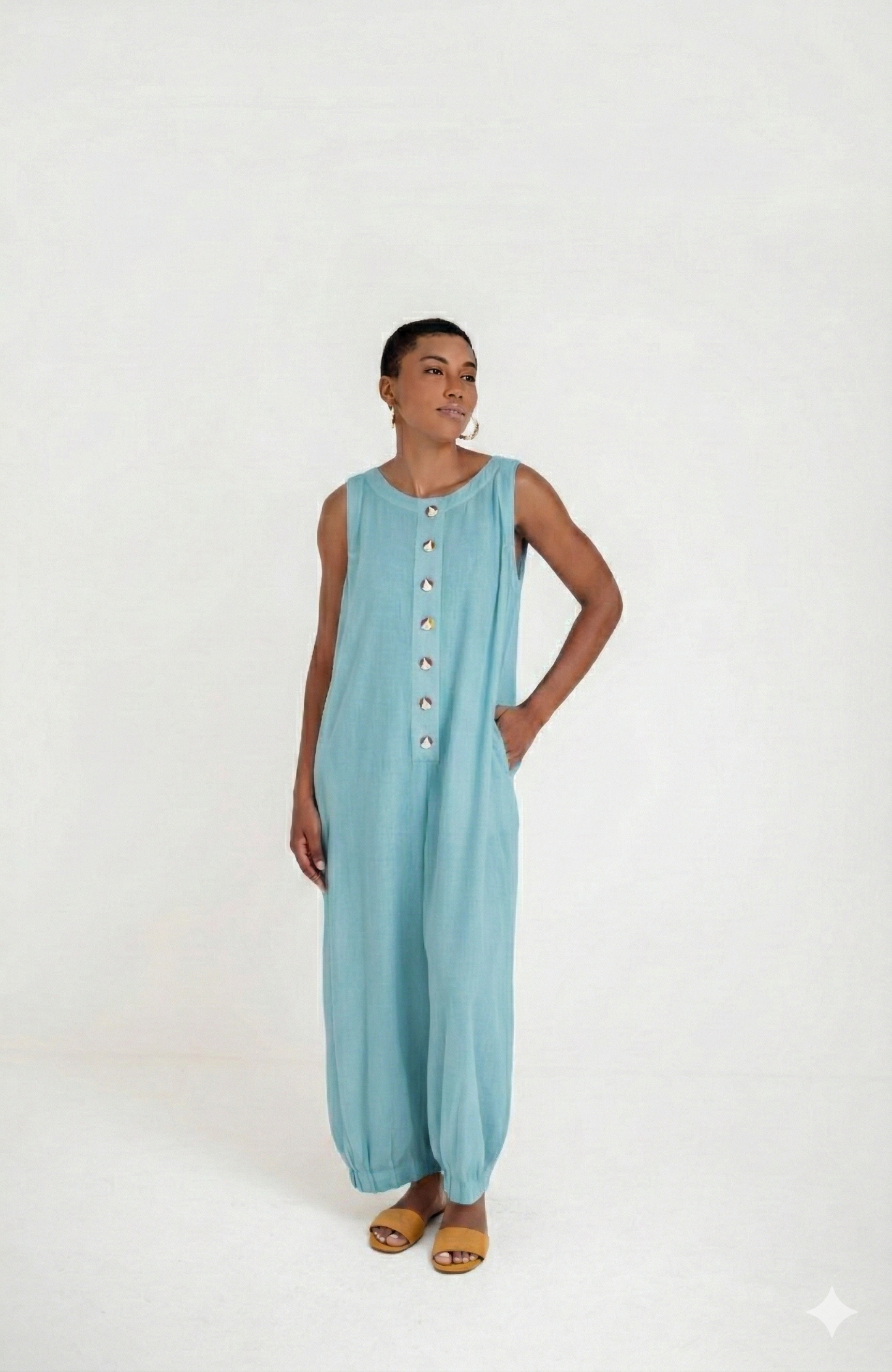 Macacão de alça com botões