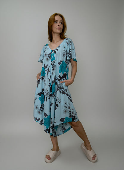 Macacão com pernas largas e abertura tipo polo