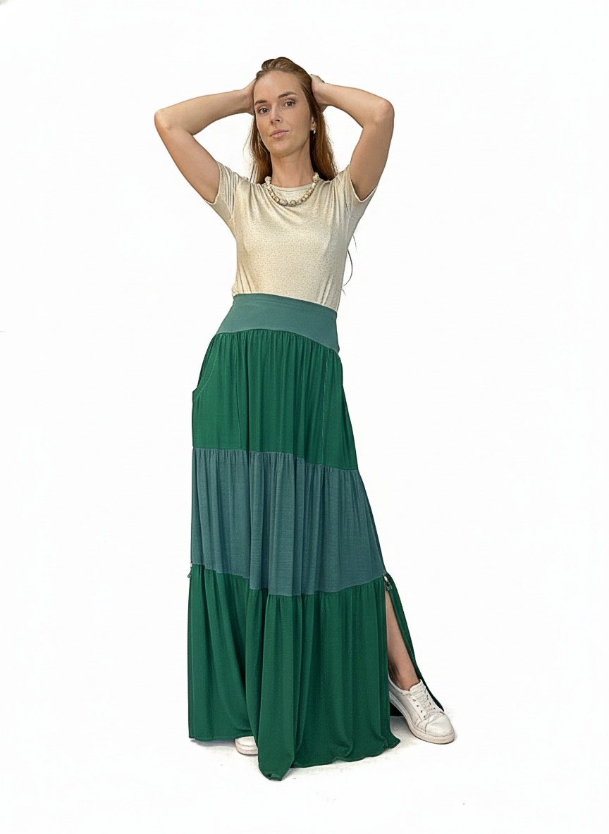 Saia com babados e cordão de crochê