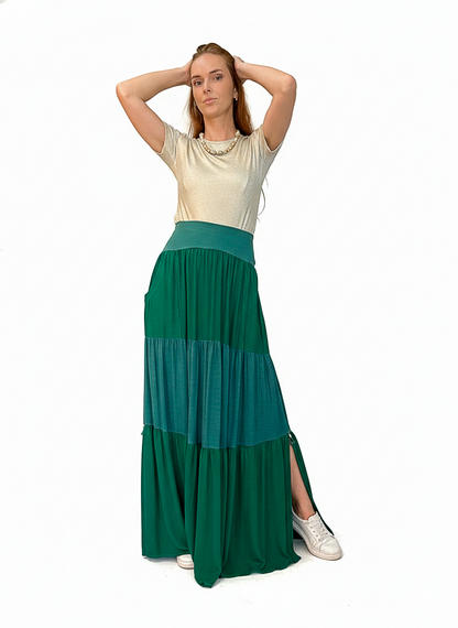 Saia com babados e fenda com detalhe em crochê