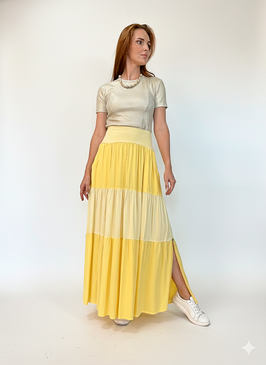 Saia com babados e fenda com detalhe em crochê