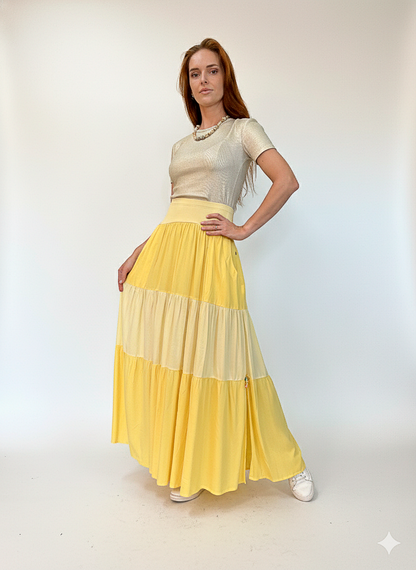 Saia com babados e fenda com detalhe em crochê