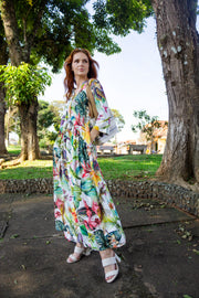 Vestido amplo com botões na gola