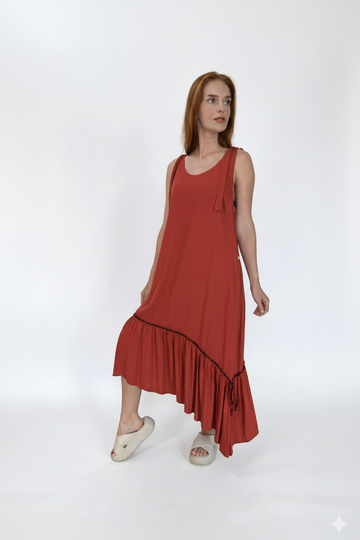 Vestido com barra assimétrica e botões nas costas