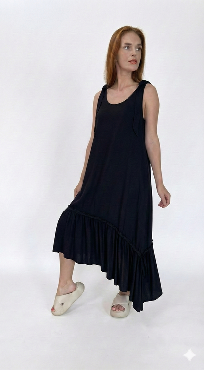 Vestido com barra assimétrica e botões nas costas